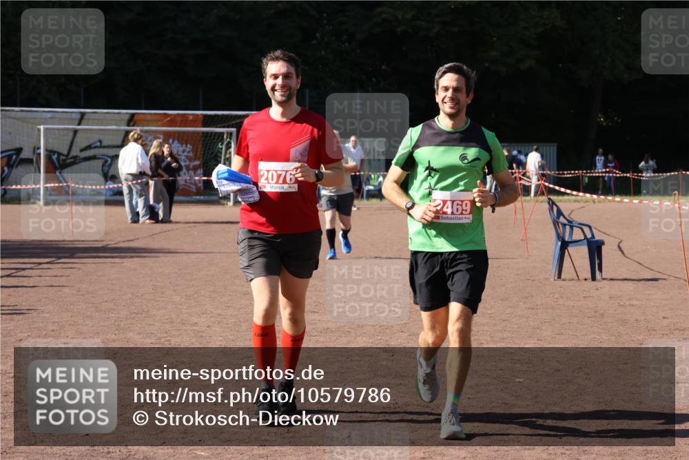 27.09.2026 - 35. Volkslauf durch das schöne Alstertal Strokosch-Dieckow http://msf.ph/oto/10579786 27.09.2026 12:52:26 Ziel 2076, 2469 meine-sportfotos.de