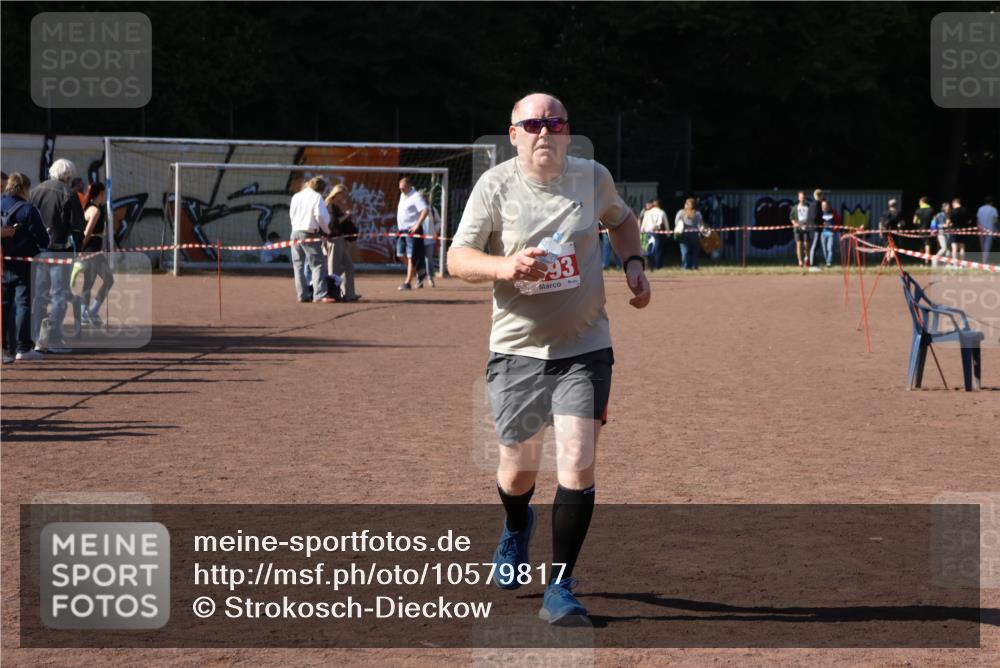 27.09.2026 - 35. Volkslauf durch das schöne Alstertal Strokosch-Dieckow http://msf.ph/oto/10579817 27.09.2026 12:52:35 Ziel 2193 meine-sportfotos.de
