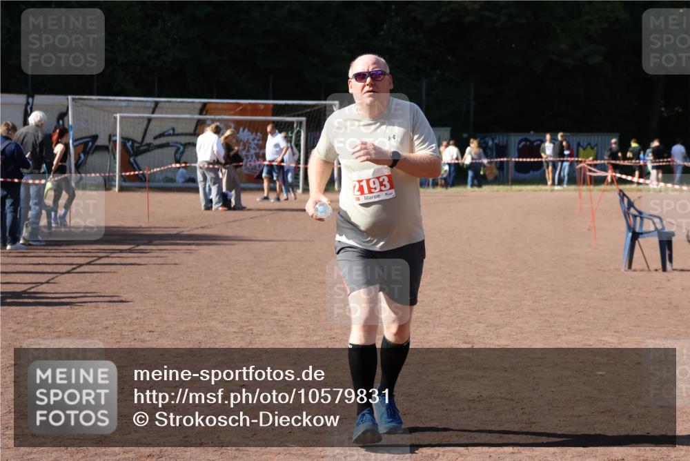 27.09.2026 - 35. Volkslauf durch das schöne Alstertal Strokosch-Dieckow http://msf.ph/oto/10579831 27.09.2026 12:52:35 Ziel 2193 meine-sportfotos.de