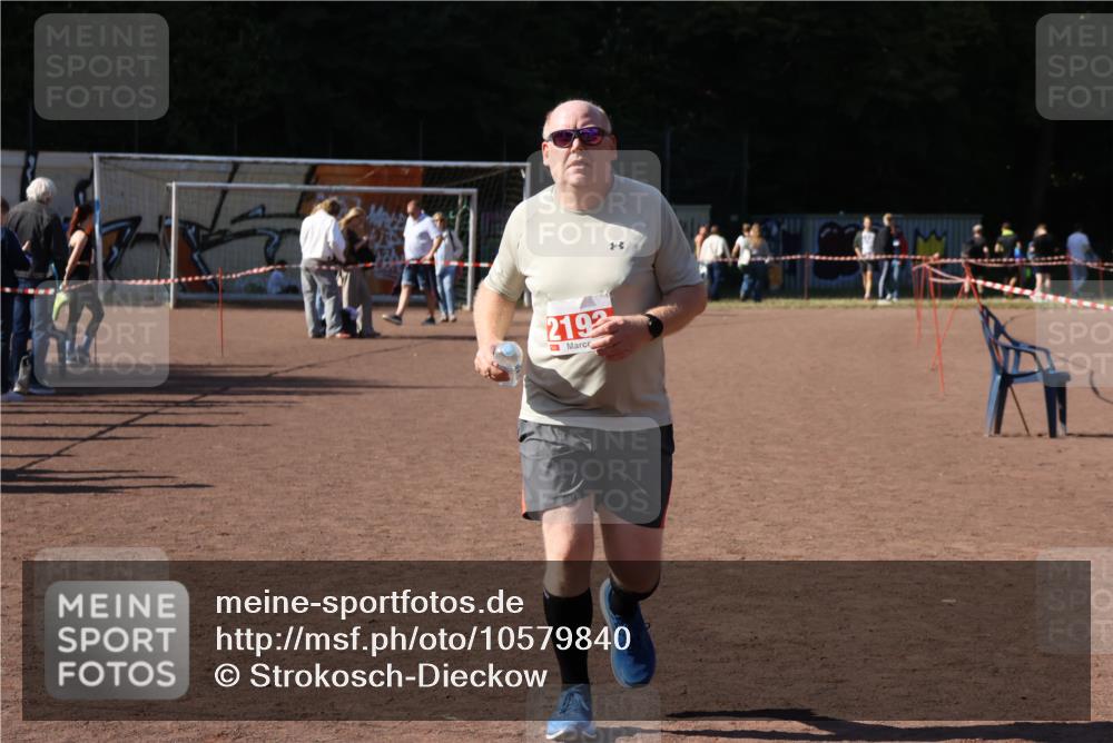 27.09.2026 - 35. Volkslauf durch das schöne Alstertal Strokosch-Dieckow http://msf.ph/oto/10579840 27.09.2026 12:52:35 Ziel 2193 meine-sportfotos.de