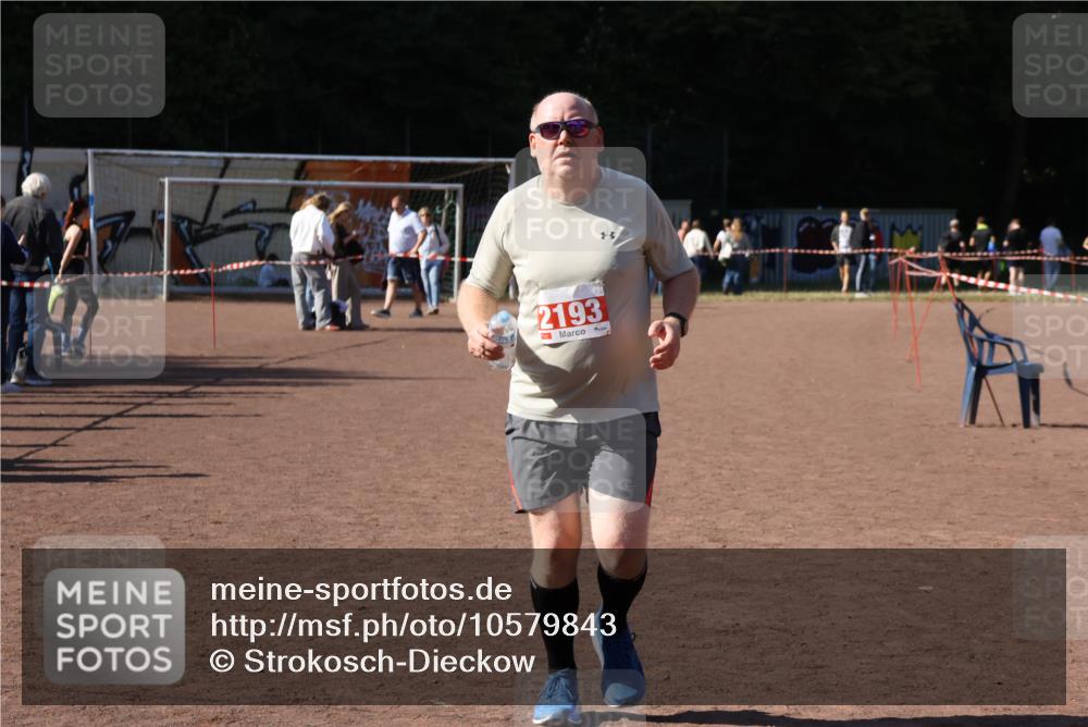 27.09.2026 - 35. Volkslauf durch das schöne Alstertal Strokosch-Dieckow http://msf.ph/oto/10579843 27.09.2026 12:52:36 Ziel 2193 meine-sportfotos.de