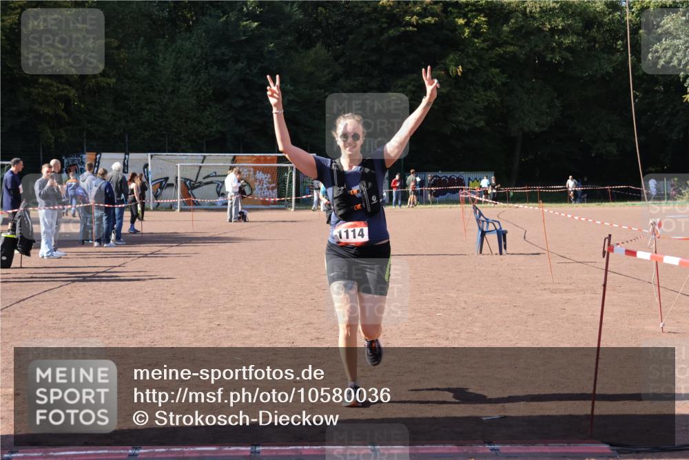 27.09.2026 - 35. Volkslauf durch das schöne Alstertal Strokosch-Dieckow http://msf.ph/oto/10580036 27.09.2026 12:53:34 Ziel 1111, 1114, 2356 meine-sportfotos.de