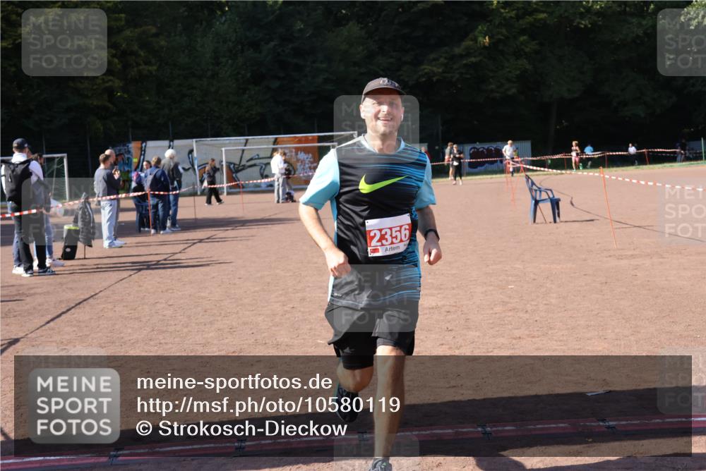 27.09.2026 - 35. Volkslauf durch das schöne Alstertal Strokosch-Dieckow http://msf.ph/oto/10580119 27.09.2026 12:53:41 Ziel 2356 meine-sportfotos.de