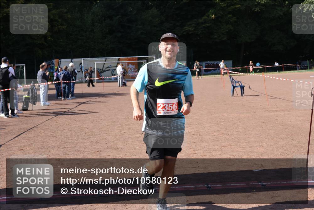 27.09.2026 - 35. Volkslauf durch das schöne Alstertal Strokosch-Dieckow http://msf.ph/oto/10580123 27.09.2026 12:53:41 Ziel 2356 meine-sportfotos.de