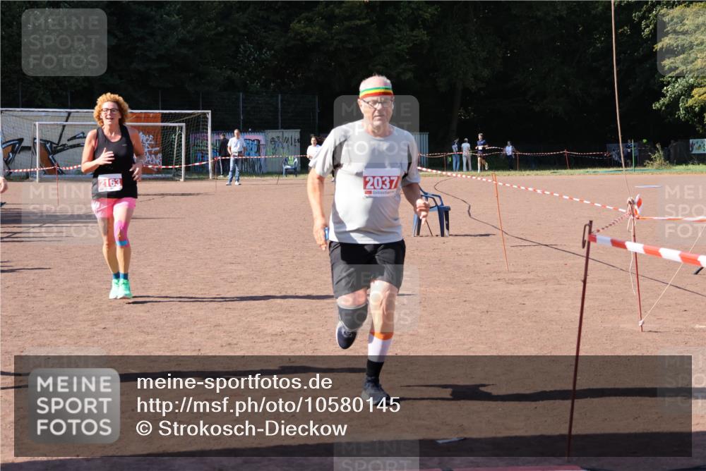 27.09.2026 - 35. Volkslauf durch das schöne Alstertal Strokosch-Dieckow http://msf.ph/oto/10580145 27.09.2026 12:54:01 Ziel 2037, 2163, 2966 meine-sportfotos.de