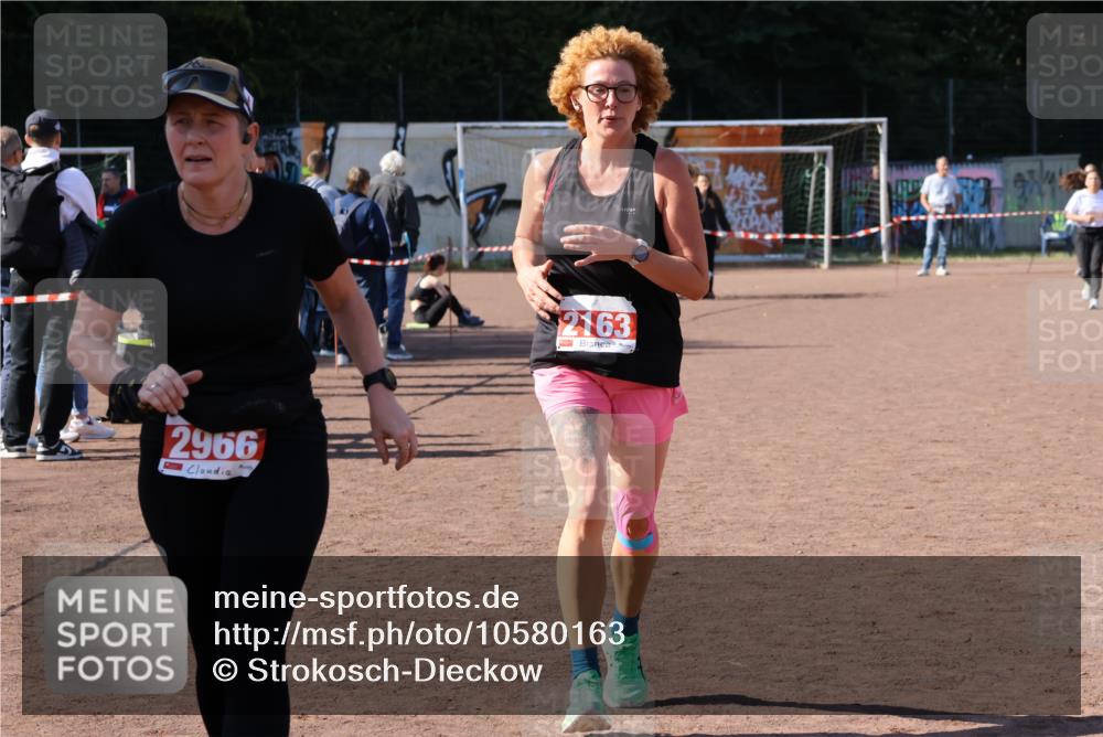 27.09.2026 - 35. Volkslauf durch das schöne Alstertal Strokosch-Dieckow http://msf.ph/oto/10580163 27.09.2026 12:54:03 Ziel 2037, 2163, 2966 meine-sportfotos.de
