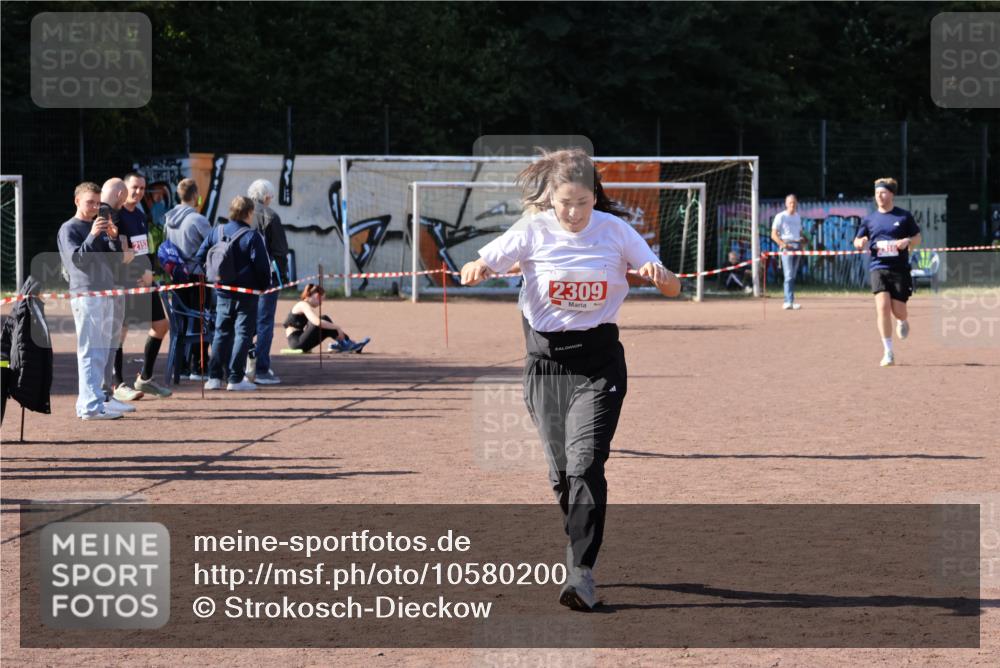 27.09.2026 - 35. Volkslauf durch das schöne Alstertal Strokosch-Dieckow http://msf.ph/oto/10580200 27.09.2026 12:54:16 Ziel 2069, 2309 meine-sportfotos.de