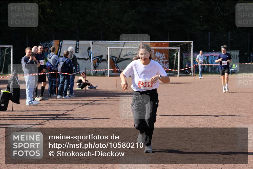 27.09.2026 - 35. Volkslauf durch das schöne Alstertal Strokosch-Dieckow http://msf.ph/oto/10580210 27.09.2026 12:54:16 Ziel 2069, 2309 meine-sportfotos.de