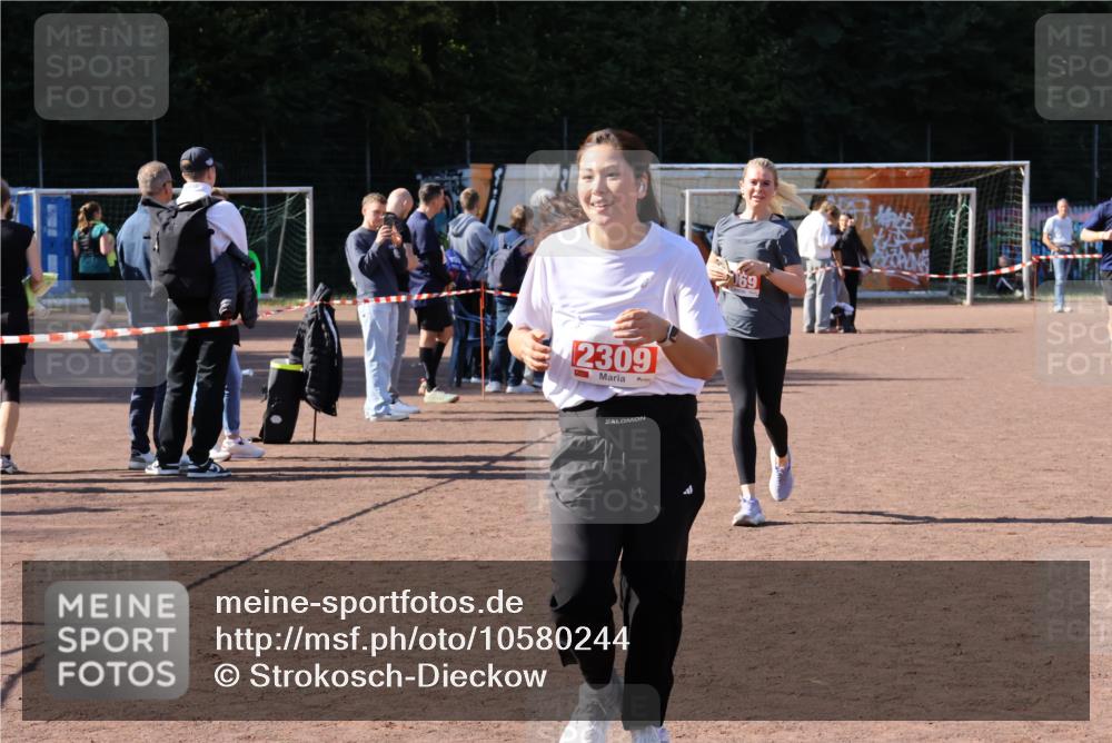 27.09.2026 - 35. Volkslauf durch das schöne Alstertal Strokosch-Dieckow http://msf.ph/oto/10580244 27.09.2026 12:54:18 Ziel 2069, 2309, 2316 meine-sportfotos.de