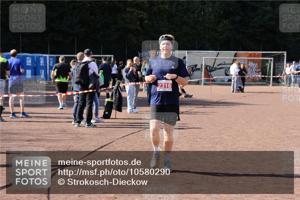 27.09.2026 - 35. Volkslauf durch das schöne Alstertal Strokosch-Dieckow http://msf.ph/oto/10580290 27.09.2026 12:54:25 Ziel 2069, 2316 meine-sportfotos.de