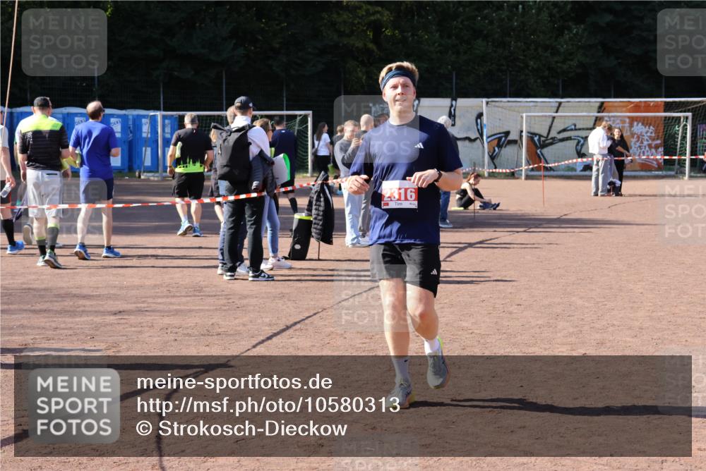 27.09.2026 - 35. Volkslauf durch das schöne Alstertal Strokosch-Dieckow http://msf.ph/oto/10580313 27.09.2026 12:54:25 Ziel 2069, 2316 meine-sportfotos.de