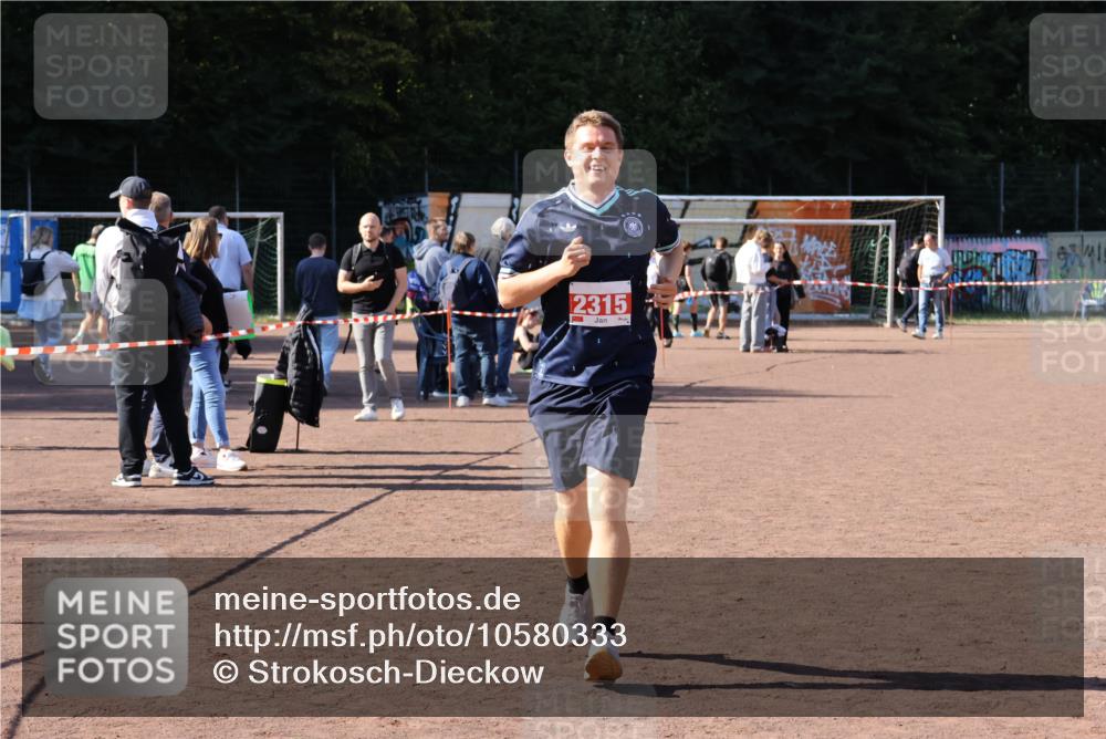 27.09.2026 - 35. Volkslauf durch das schöne Alstertal Strokosch-Dieckow http://msf.ph/oto/10580333 27.09.2026 12:54:34 Ziel 2315 meine-sportfotos.de