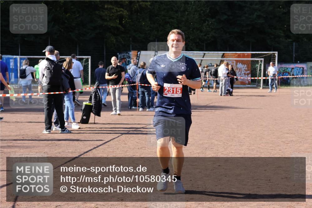 27.09.2026 - 35. Volkslauf durch das schöne Alstertal Strokosch-Dieckow http://msf.ph/oto/10580345 27.09.2026 12:54:34 Ziel 2315 meine-sportfotos.de