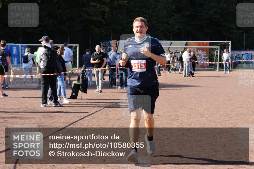 27.09.2026 - 35. Volkslauf durch das schöne Alstertal Strokosch-Dieckow http://msf.ph/oto/10580355 27.09.2026 12:54:34 Ziel 2315 meine-sportfotos.de
