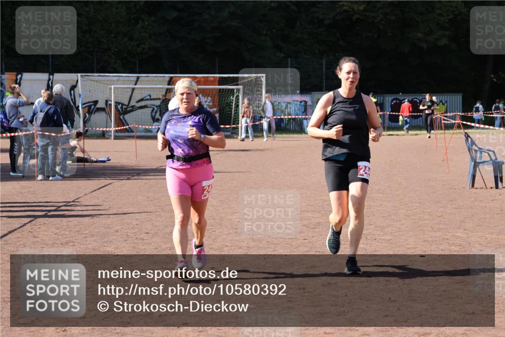 27.09.2026 - 35. Volkslauf durch das schöne Alstertal Strokosch-Dieckow http://msf.ph/oto/10580392 27.09.2026 12:55:24 Ziel 2440, 2477 meine-sportfotos.de