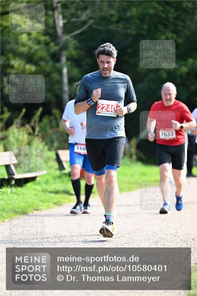 27.09.2026 - 35. Volkslauf durch das schöne Alstertal Dr. Thomas Lammeyer http://msf.ph/oto/10580401 27.09.2026 12:15:31 Laufen 166, 10, 2240, 1633 meine-sportfotos.de