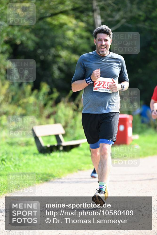 27.09.2026 - 35. Volkslauf durch das schöne Alstertal Dr. Thomas Lammeyer http://msf.ph/oto/10580409 27.09.2026 12:15:32 Laufen 2800, 101, 2240 meine-sportfotos.de