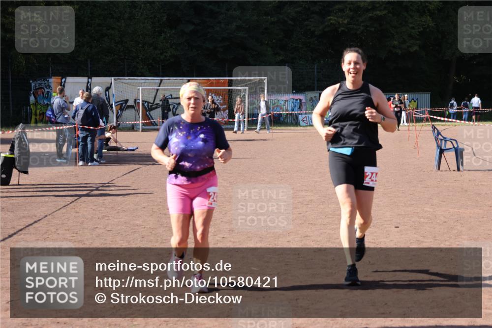 27.09.2026 - 35. Volkslauf durch das schöne Alstertal Strokosch-Dieckow http://msf.ph/oto/10580421 27.09.2026 12:55:25 Ziel 2440, 2477 meine-sportfotos.de