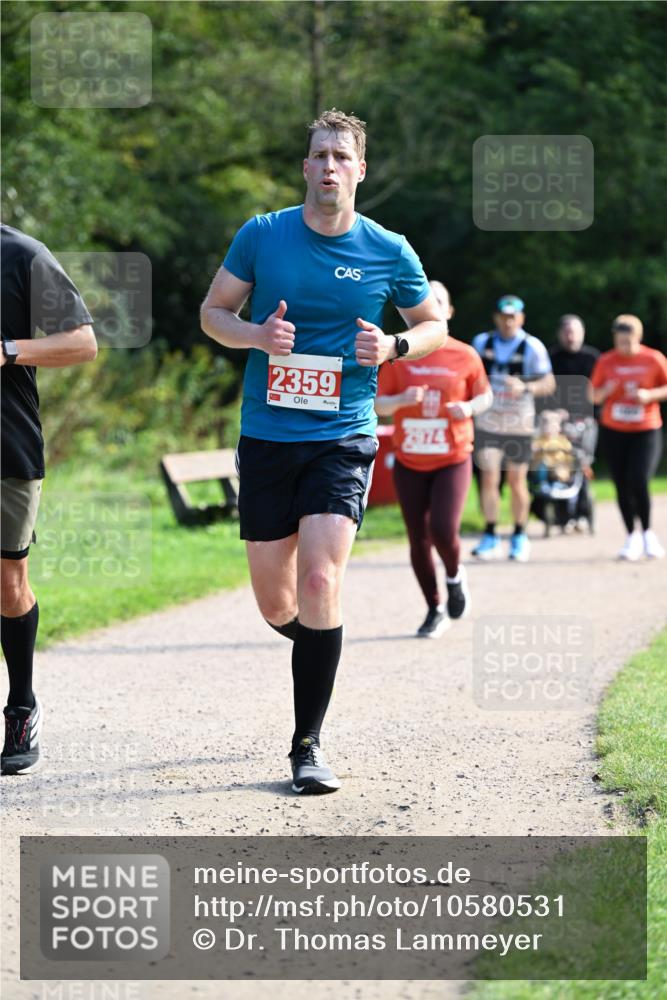 27.09.2026 - 35. Volkslauf durch das schöne Alstertal Dr. Thomas Lammeyer http://msf.ph/oto/10580531 27.09.2026 12:16:15 Laufen 2359, 2974 meine-sportfotos.de