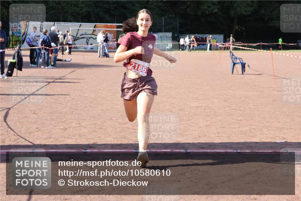 27.09.2026 - 35. Volkslauf durch das schöne Alstertal Strokosch-Dieckow http://msf.ph/oto/10580610 27.09.2026 12:57:07 Ziel 2186 meine-sportfotos.de