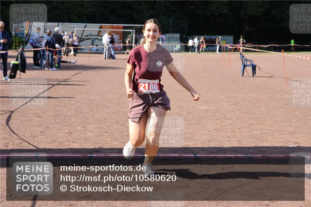 27.09.2026 - 35. Volkslauf durch das schöne Alstertal Strokosch-Dieckow http://msf.ph/oto/10580620 27.09.2026 12:57:08 Ziel 2186 meine-sportfotos.de
