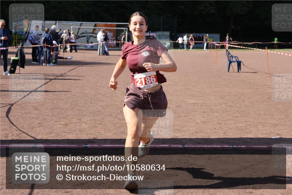 27.09.2026 - 35. Volkslauf durch das schöne Alstertal Strokosch-Dieckow http://msf.ph/oto/10580634 27.09.2026 12:57:08 Ziel 2186 meine-sportfotos.de
