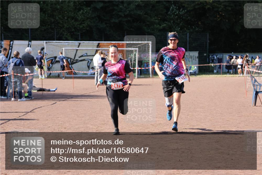 27.09.2026 - 35. Volkslauf durch das schöne Alstertal Strokosch-Dieckow http://msf.ph/oto/10580647 27.09.2026 12:57:34 Ziel 2474, 2475 meine-sportfotos.de