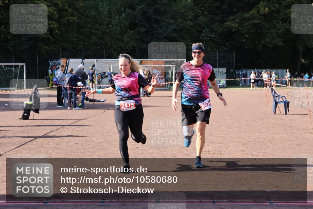 27.09.2026 - 35. Volkslauf durch das schöne Alstertal Strokosch-Dieckow http://msf.ph/oto/10580680 27.09.2026 12:57:36 Ziel 2474, 2475 meine-sportfotos.de