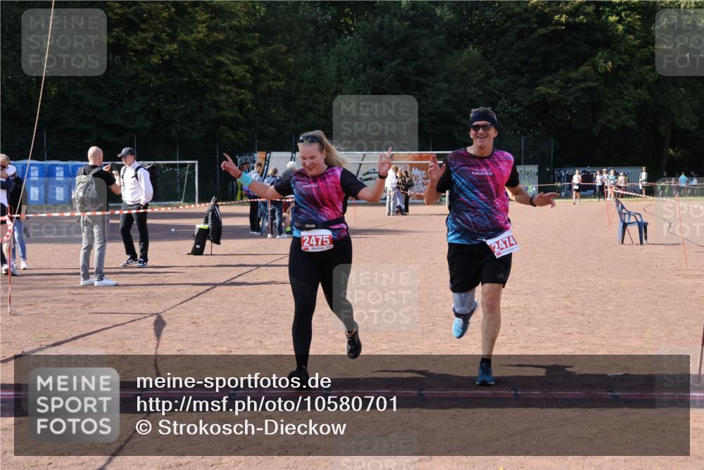 27.09.2026 - 35. Volkslauf durch das schöne Alstertal Strokosch-Dieckow http://msf.ph/oto/10580701 27.09.2026 12:57:36 Ziel 2474, 2475 meine-sportfotos.de