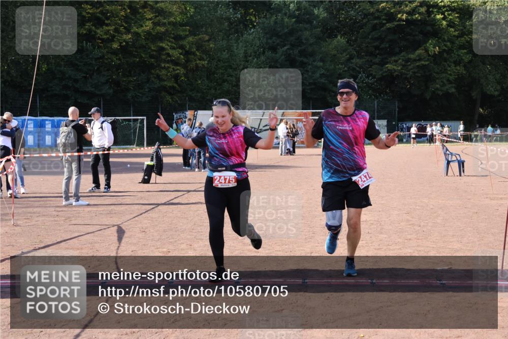 27.09.2026 - 35. Volkslauf durch das schöne Alstertal Strokosch-Dieckow http://msf.ph/oto/10580705 27.09.2026 12:57:36 Ziel 2474, 2475 meine-sportfotos.de