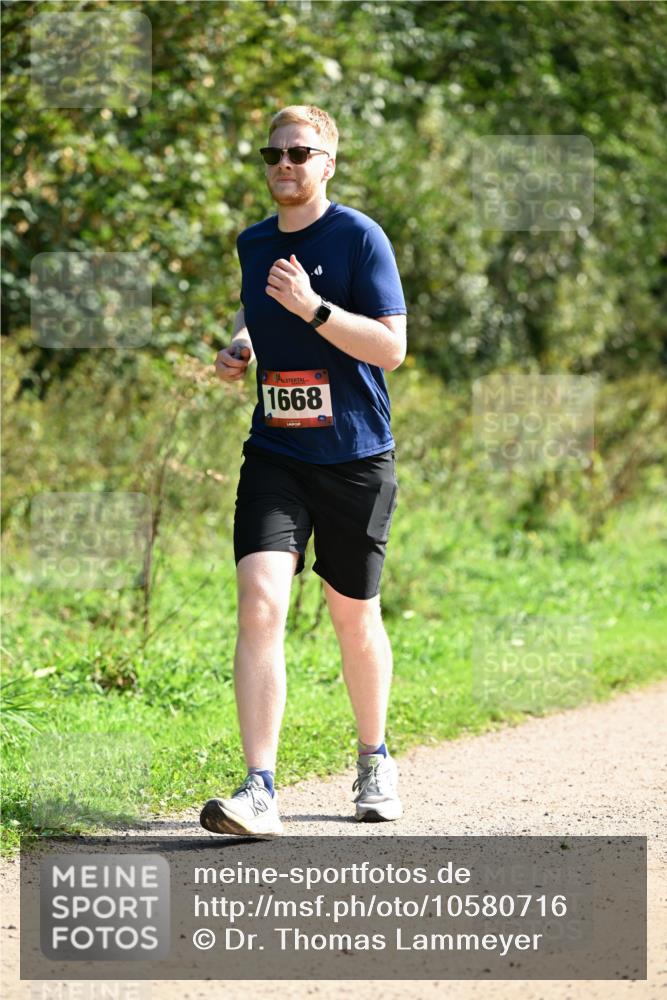27.09.2026 - 35. Volkslauf durch das schöne Alstertal Dr. Thomas Lammeyer http://msf.ph/oto/10580716 27.09.2026 12:18:04 Laufen 1668, 0 meine-sportfotos.de