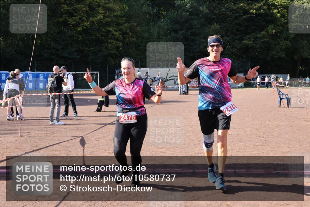 27.09.2026 - 35. Volkslauf durch das schöne Alstertal Strokosch-Dieckow http://msf.ph/oto/10580737 27.09.2026 12:57:37 Ziel 2474, 2475 meine-sportfotos.de