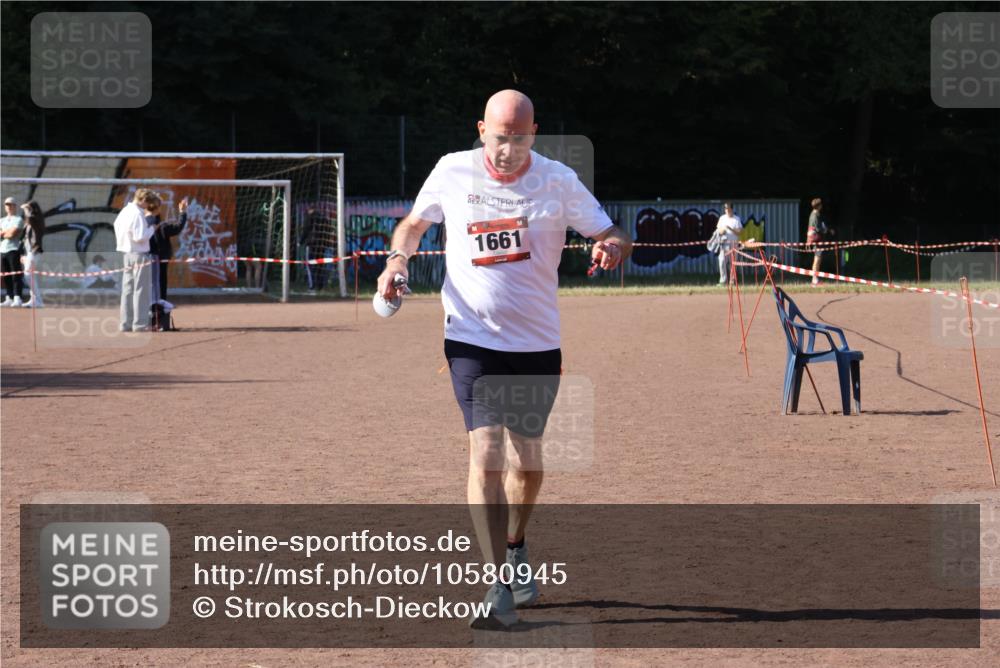27.09.2026 - 35. Volkslauf durch das schöne Alstertal Strokosch-Dieckow http://msf.ph/oto/10580945 27.09.2026 12:59:04 Ziel 1661, 2221 meine-sportfotos.de