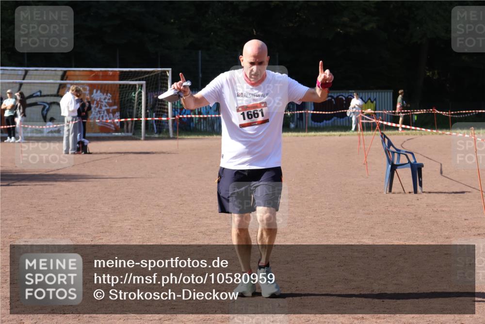 27.09.2026 - 35. Volkslauf durch das schöne Alstertal Strokosch-Dieckow http://msf.ph/oto/10580959 27.09.2026 12:59:04 Ziel 1661, 2221 meine-sportfotos.de