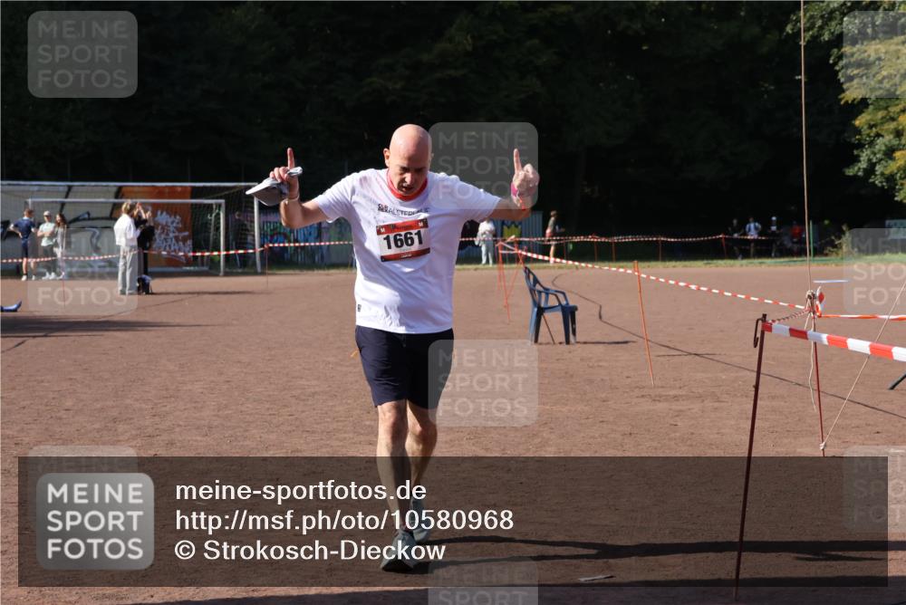 27.09.2026 - 35. Volkslauf durch das schöne Alstertal Strokosch-Dieckow http://msf.ph/oto/10580968 27.09.2026 12:59:06 Ziel 1661, 2221 meine-sportfotos.de