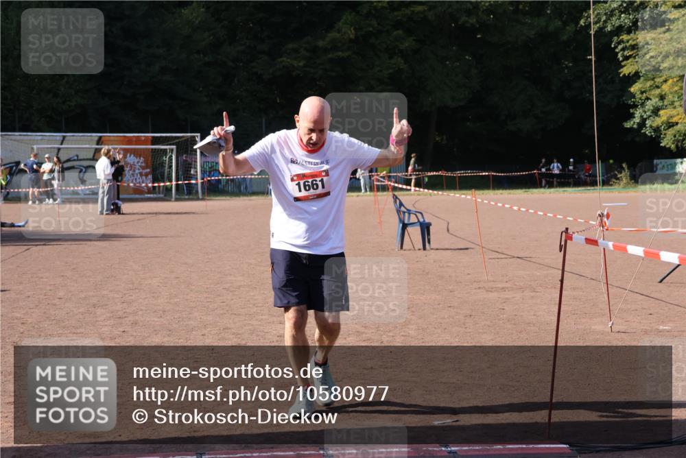27.09.2026 - 35. Volkslauf durch das schöne Alstertal Strokosch-Dieckow http://msf.ph/oto/10580977 27.09.2026 12:59:06 Ziel 1661, 2221 meine-sportfotos.de