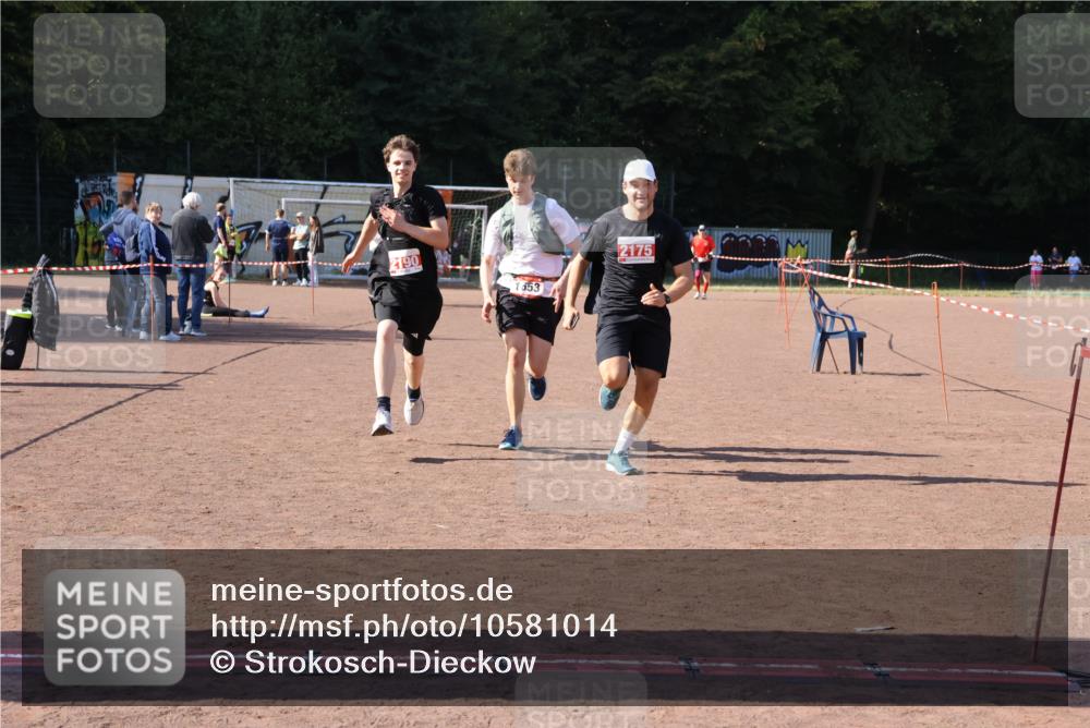 27.09.2026 - 35. Volkslauf durch das schöne Alstertal Strokosch-Dieckow http://msf.ph/oto/10581014 27.09.2026 12:59:29 Ziel 1653, 2175, 2190 meine-sportfotos.de