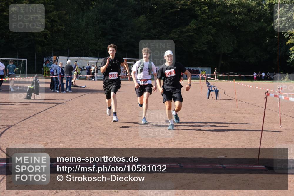 27.09.2026 - 35. Volkslauf durch das schöne Alstertal Strokosch-Dieckow http://msf.ph/oto/10581032 27.09.2026 12:59:30 Ziel 1653, 2175, 2190 meine-sportfotos.de