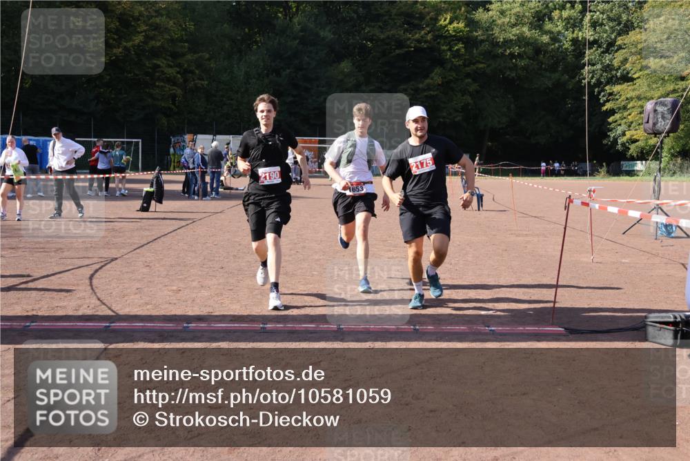 27.09.2026 - 35. Volkslauf durch das schöne Alstertal Strokosch-Dieckow http://msf.ph/oto/10581059 27.09.2026 12:59:30 Ziel 1653, 2175, 2190 meine-sportfotos.de
