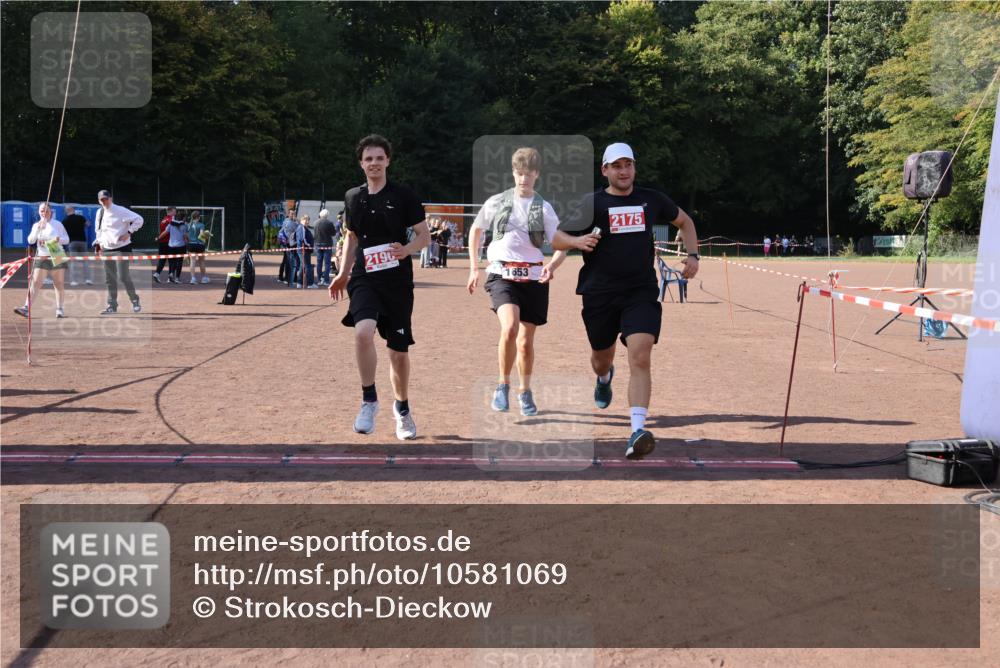 27.09.2026 - 35. Volkslauf durch das schöne Alstertal Strokosch-Dieckow http://msf.ph/oto/10581069 27.09.2026 12:59:30 Ziel 1653, 2175, 2190 meine-sportfotos.de