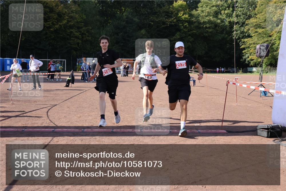 27.09.2026 - 35. Volkslauf durch das schöne Alstertal Strokosch-Dieckow http://msf.ph/oto/10581073 27.09.2026 12:59:30 Ziel 1653, 2175, 2190 meine-sportfotos.de