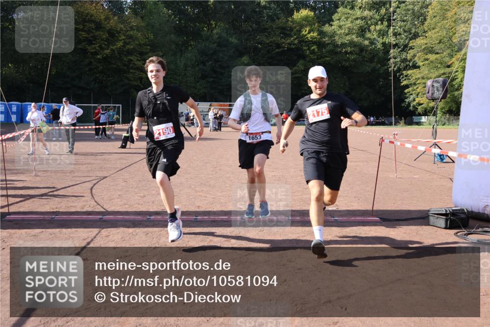 27.09.2026 - 35. Volkslauf durch das schöne Alstertal Strokosch-Dieckow http://msf.ph/oto/10581094 27.09.2026 12:59:31 Ziel 1653, 2175, 2190 meine-sportfotos.de