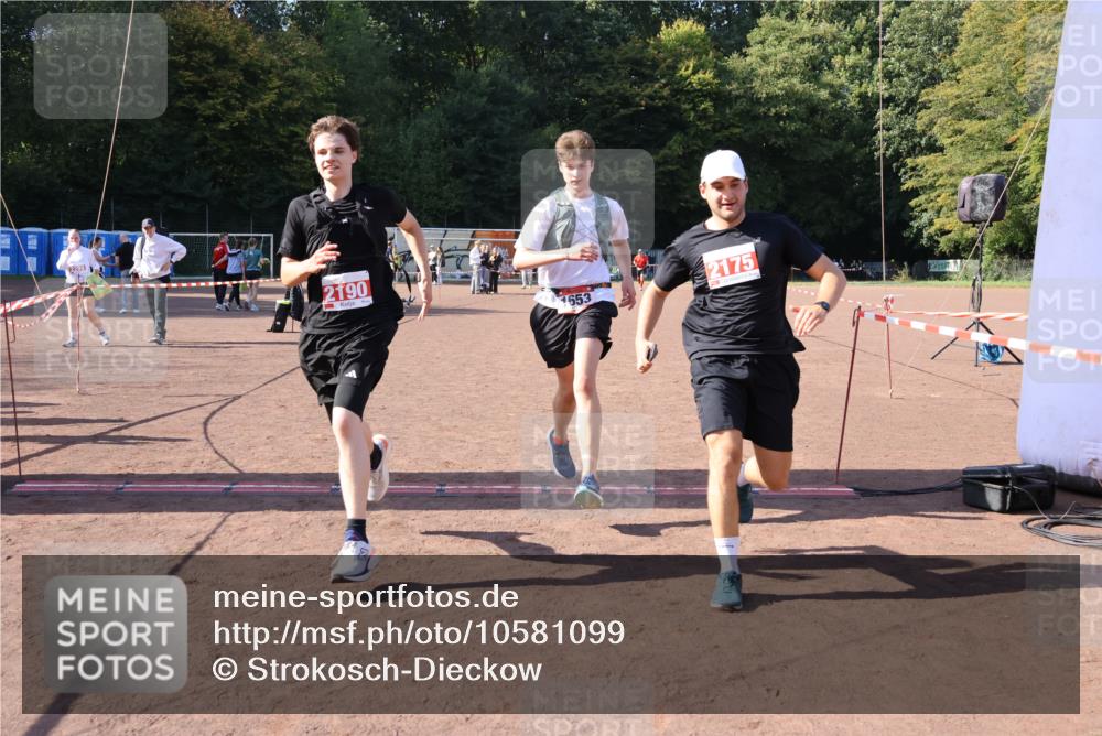 27.09.2026 - 35. Volkslauf durch das schöne Alstertal Strokosch-Dieckow http://msf.ph/oto/10581099 27.09.2026 12:59:31 Ziel 1653, 2175, 2190 meine-sportfotos.de