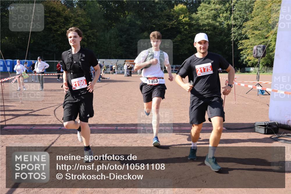 27.09.2026 - 35. Volkslauf durch das schöne Alstertal Strokosch-Dieckow http://msf.ph/oto/10581108 27.09.2026 12:59:31 Ziel 1653, 2175, 2190 meine-sportfotos.de