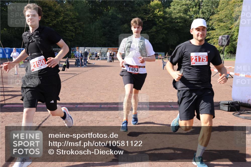 27.09.2026 - 35. Volkslauf durch das schöne Alstertal Strokosch-Dieckow http://msf.ph/oto/10581122 27.09.2026 12:59:31 Ziel 1653, 2175, 2190 meine-sportfotos.de