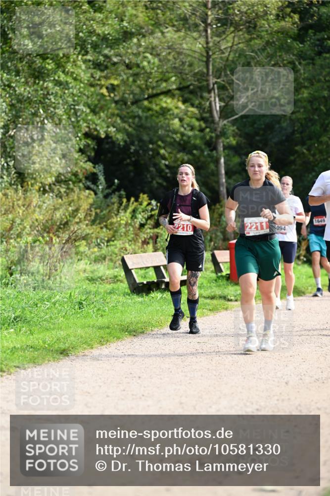 27.09.2026 - 35. Volkslauf durch das schöne Alstertal Dr. Thomas Lammeyer http://msf.ph/oto/10581330 27.09.2026 12:25:09 Laufen 2210, 2211, 094, 1649 meine-sportfotos.de
