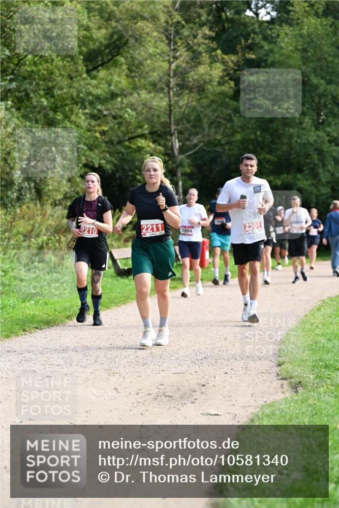 27.09.2026 - 35. Volkslauf durch das schöne Alstertal Dr. Thomas Lammeyer http://msf.ph/oto/10581340 27.09.2026 12:25:10 Laufen 2210, 2211, 1094, 2301 meine-sportfotos.de