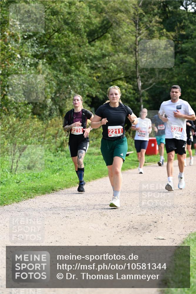 27.09.2026 - 35. Volkslauf durch das schöne Alstertal Dr. Thomas Lammeyer http://msf.ph/oto/10581344 27.09.2026 12:25:11 Laufen 2210, 2211, 1094, 2301 meine-sportfotos.de