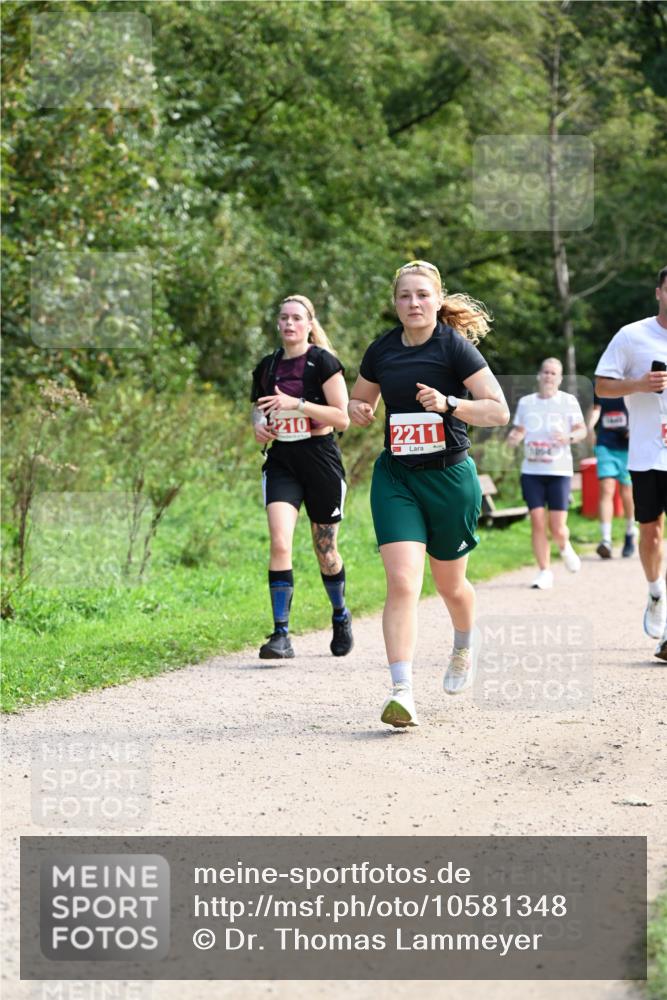27.09.2026 - 35. Volkslauf durch das schöne Alstertal Dr. Thomas Lammeyer http://msf.ph/oto/10581348 27.09.2026 12:25:11 Laufen 2210, 2211, 1054 meine-sportfotos.de
