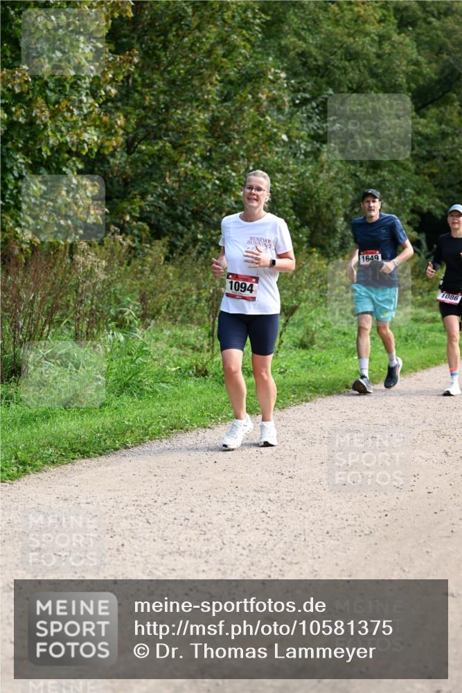 27.09.2026 - 35. Volkslauf durch das schöne Alstertal Dr. Thomas Lammeyer http://msf.ph/oto/10581375 27.09.2026 12:25:15 Laufen 1094, 1649, 1086 meine-sportfotos.de